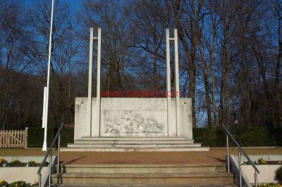 1 - Bron - 69 - Mur des Fusillés - août 1944 -
copyright Frania
