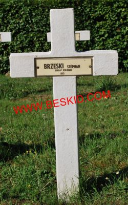 BRZESKI Stephan
Décès 31.07.1941 Metz-Plantières (57)
Inhumation 12.06.1964 - Tombe 5
Armée Polonaise
copyright Frania 
