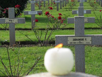 JABLONSKI Franciszek
- 31 ans -
Né 16.01.1913 Lysiec Stanislawow
Décès 14.08.1944 Saint-Aignan-de-Cramesnil (14)
Matricule 24604
1ère Division Blindée Polonaise
8ème Bataillon Fusiliers Tirailleurs
Caporal
Décoration : Krzyz Walecznych
Tombe 9 - Carré I - Rang G
copyright photo Piotr Packowski
copyright Frania
