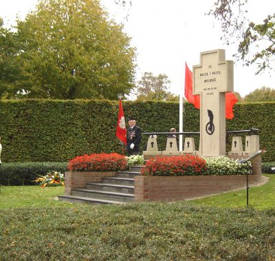 1 - Monument Polonais
"POUR VOTRE ET NOTRE LIBERTE"
