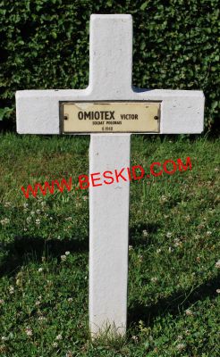 OMIOTEK Wiktor
- 24 ans - Célibataire
Né 25.08.1920 Roki (PL)
Inhumation 24.06.1964 - Tombe 69
Polish Air Force - Escadron 300
Sergent-Navigateur
Décédé 02.01.1945 Ville-au-Montois (54) à bord du Lancaster PB 823 avec 
Banys Jan 28 ans - Drozdowicz Romuald 33 ans - Heyne Walenty 26 ans 
Janas Brunon 29 ans - Wrus Maksymilian 36 ans - Zielinski Stefan 28 ans
copyright Frania
[url=http://www.beskid.com/lancaster.html]Le dernier vol du PB823 [/url] 
