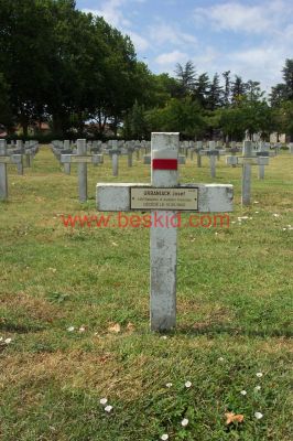 URBANIAK Jozef
22 ans - célibataire
Né 11.02.1917 Herne (D)
Décès 10.05.1940 Bron (69) 
(Suite blessures) 
Bombardement de l'aéroport de Bron
145ème Bataillon Aviation Polonaise
Estampille 265/D
Caporal-Chef - Armurier
Provenance Lyon-Guillotière 5/C3-1-4
Inhumation 30.09.1957 - PV 2246
Carré D - Rang 4 - Tombe 35
Copyright Frania
