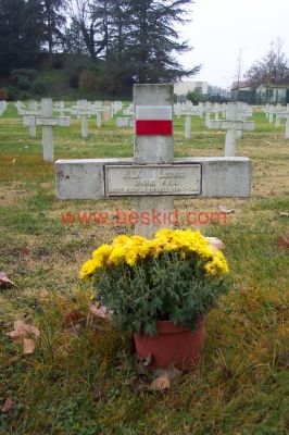 WILK Ludwik
42 ans - Epoux de Stefania
Né 17.08.1901 (PL)
Décès 24.07.1944 Autrans (38)
Refuge de Gève
Forces Françaises Intérieures 
8ème secteur
Sergent - menuisier
Provenance Villars-de-Lans (38)
Inhumation 15.07.1958 - PV 2798
Carré A - Rang 10 - Tombe 70
Inscrit sur le chemin de Croix Valchevière à Villard-de-Lans (38)
MORT POUR LA FRANCE
(Dossier 21 P 167010)
Copyright photo Stéphane Delrieu
Copyright Frania
