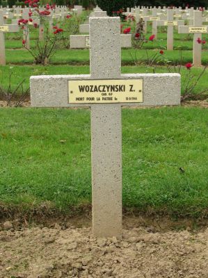 WOZACZYNSKI Zbigniew Jozef
- 29 ans -
Né 07.09.1914 Lwow (Ukraine)
Décès 10.08.1944 
Matricule 2442/15/I
1ère Division Blindée Polonaise
2ème Régiment Artillerie Motorisée
Sous-Lieutenant
Tombe 6 - Carré I - Rang A
copyright photo Piotr Packowski
copyright Frania
